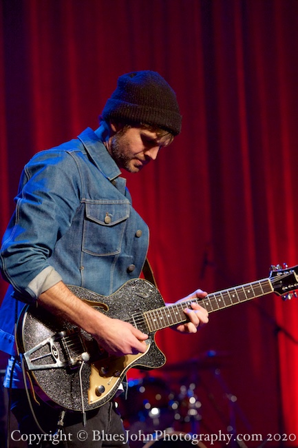 Fox and Bones, Revolution Hall, photo by John Alcala
