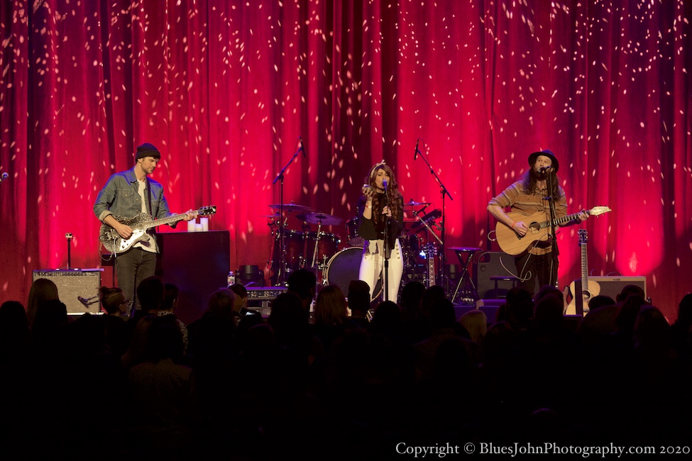 Fox and Bones, Revolution Hall, photo by John Alcala