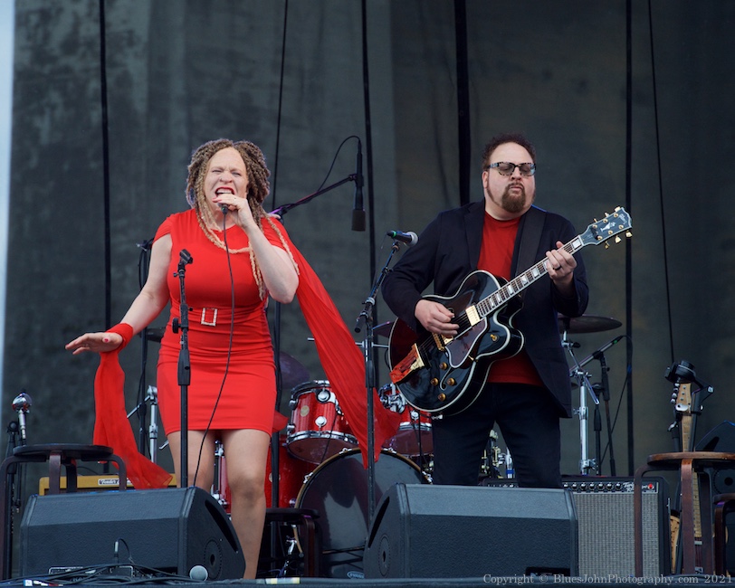 LaRhonda Steele, Hershel Yatovitz, The Lot at Zidell Yards, Waterfront Blues Festival, photo by John Alcala