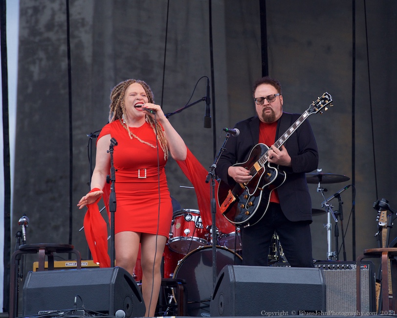 LaRhonda Steele, Hershel Yatovitz, The Lot at Zidell Yards, Waterfront Blues Festival, photo by John Alcala