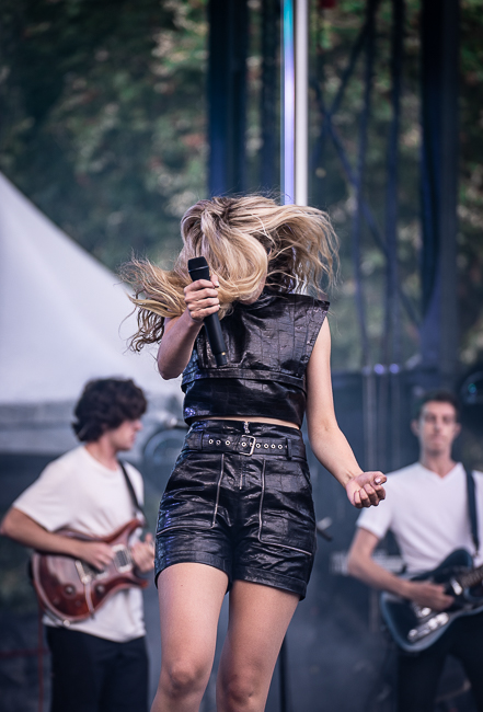 Blu DeTiger, Day In Day Out, photo by Sal Barragan