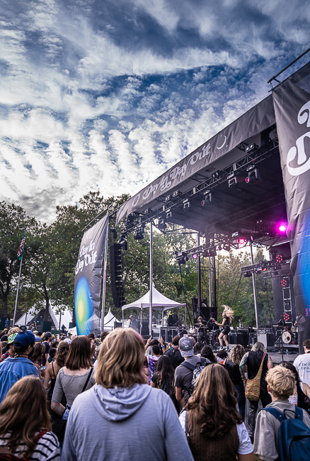 Blu DeTiger, Day In Day Out, photo by Sal Barragan