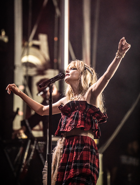 Chvrches, Day In Day Out, photo by Sal Barragan