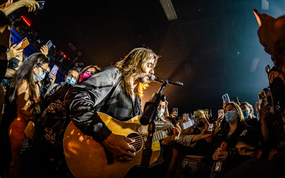 Juanes, Roseland Theater, photo by Miguel Padilla