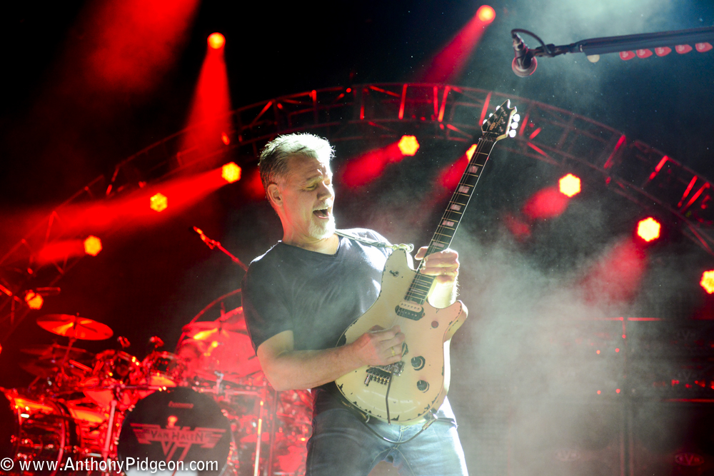 Van Halen, Sunlight Supply Amphitheater, photo by Anthony Pidgeon
