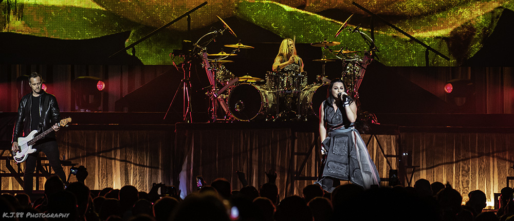 Evanescence, Moda Center, photo by Kevin Pettigrew