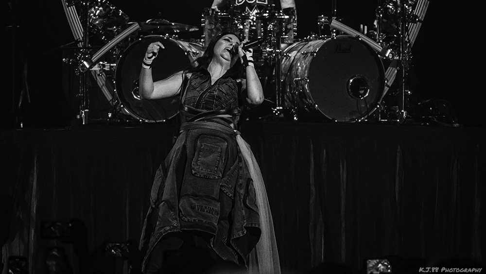 Evanescence, Moda Center, photo by Kevin Pettigrew