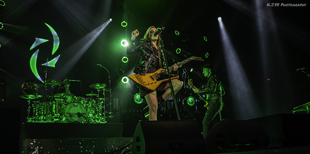 Halestorm, Moda Center, photo by Kevin Pettigrew