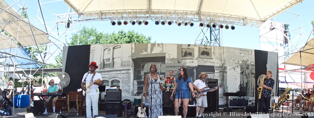 Norman Sylvester, Waterfront Blues Festival, Tom McCall Waterfront Park, photo by John Alcala