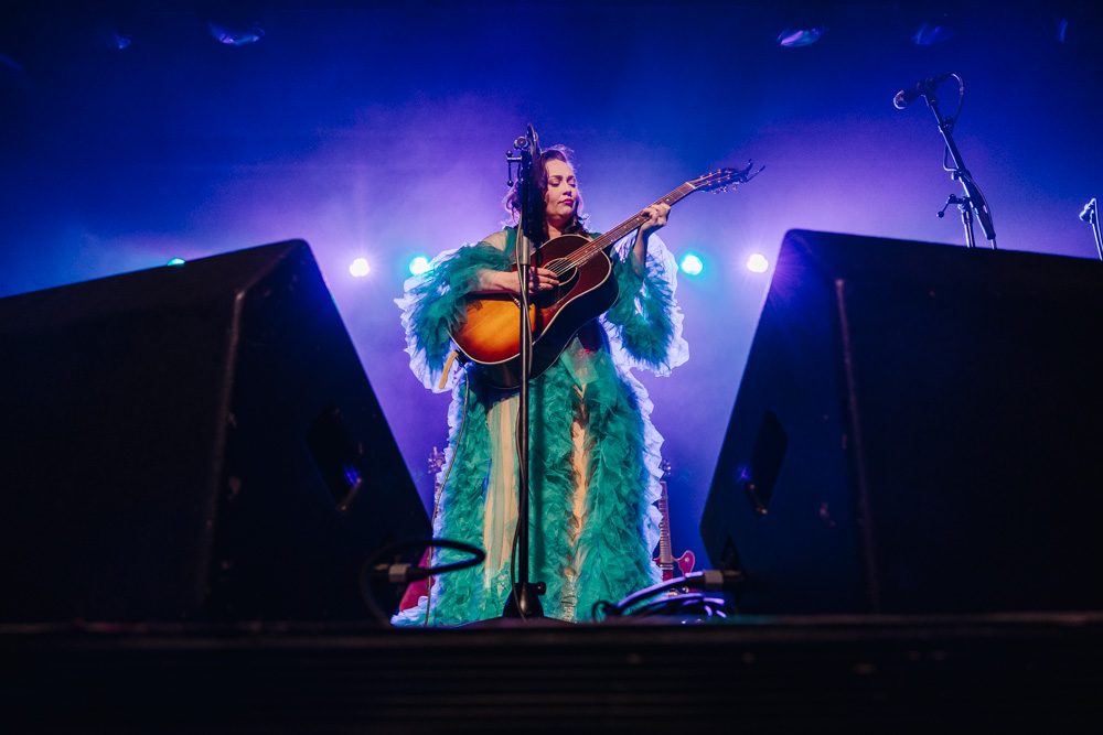 Cassandra Lewis, Roseland Theater, photo by Kai Hayashi