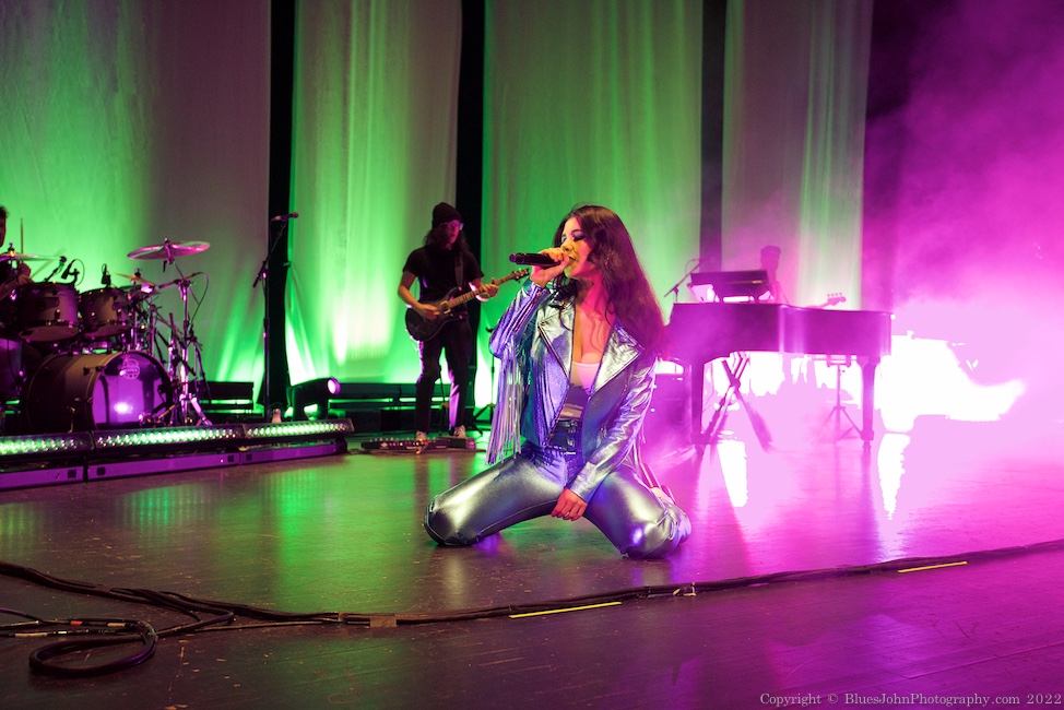 Marina, Keller Auditorium, photo by John Alcala