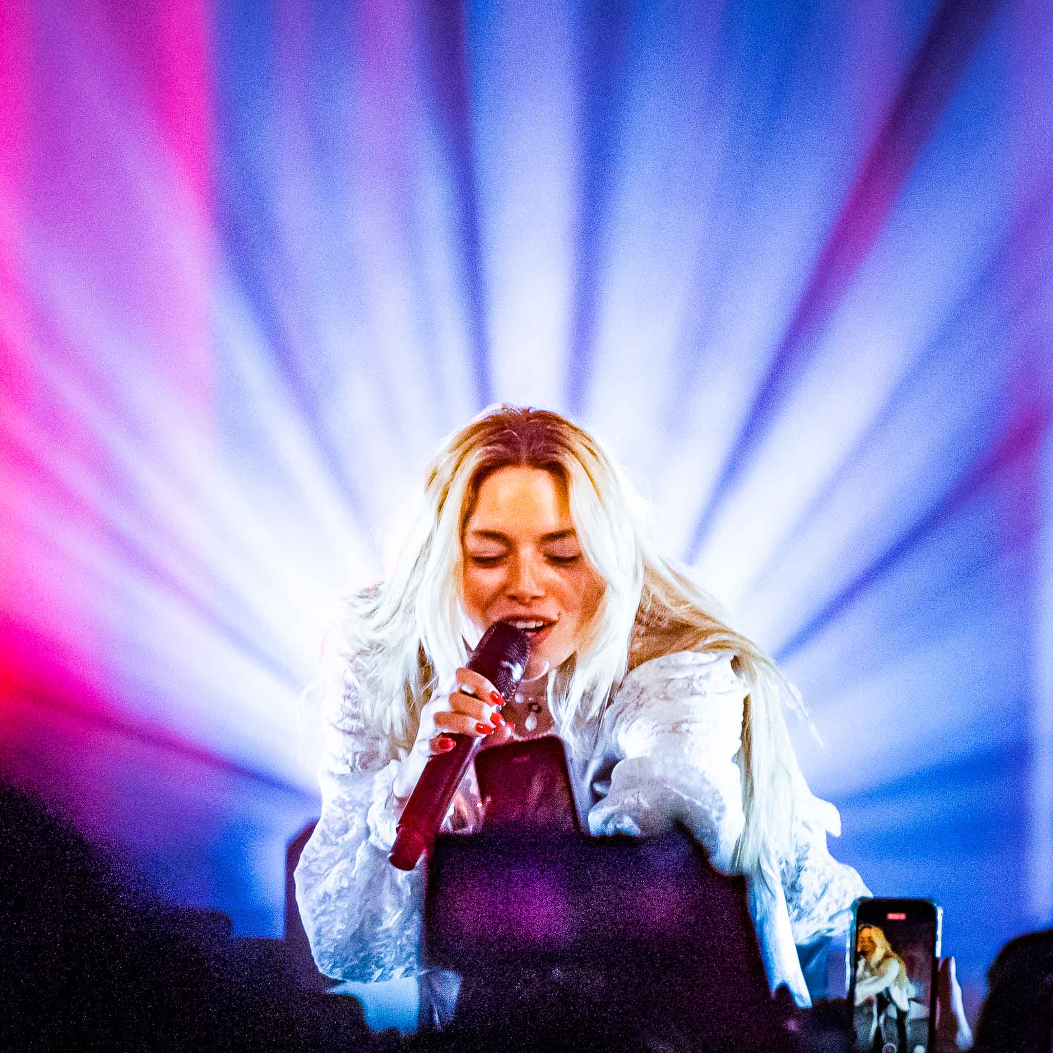 Ashe, Roseland Theater, photo by Miguel Padilla