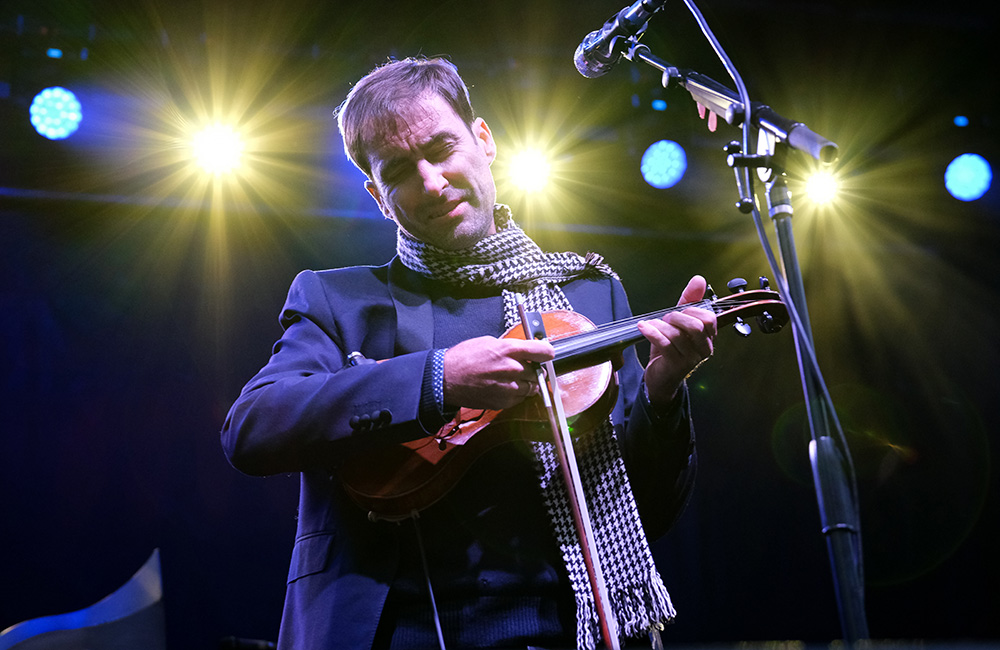 Andrew Bird, Pioneer Courthouse Square, photo by Joe Duquette