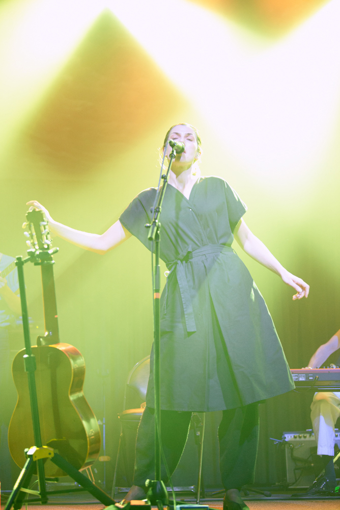 Aldous Harding, Crystal Ballroom, photo by Ignacio Quintana