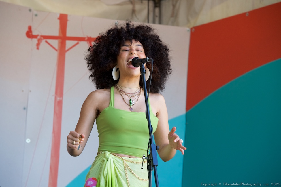 Lo Steele, Tom McCall Waterfront Park, photo by John Alcala