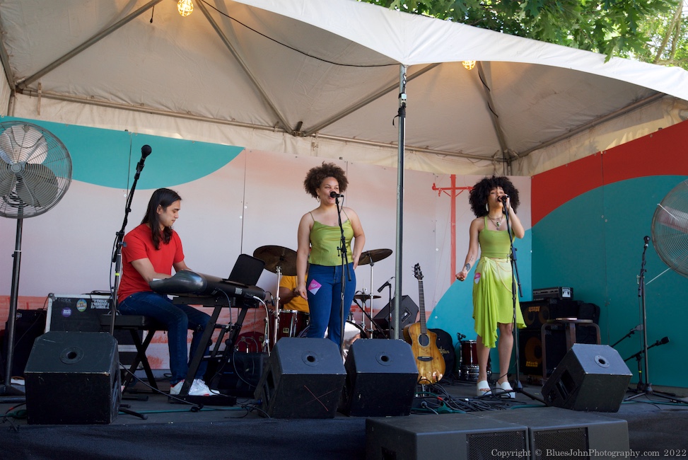 Lo Steele, Tom McCall Waterfront Park, photo by John Alcala