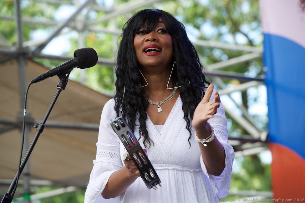 Lady A, Tom McCall Waterfront Park, photo by John Alcala