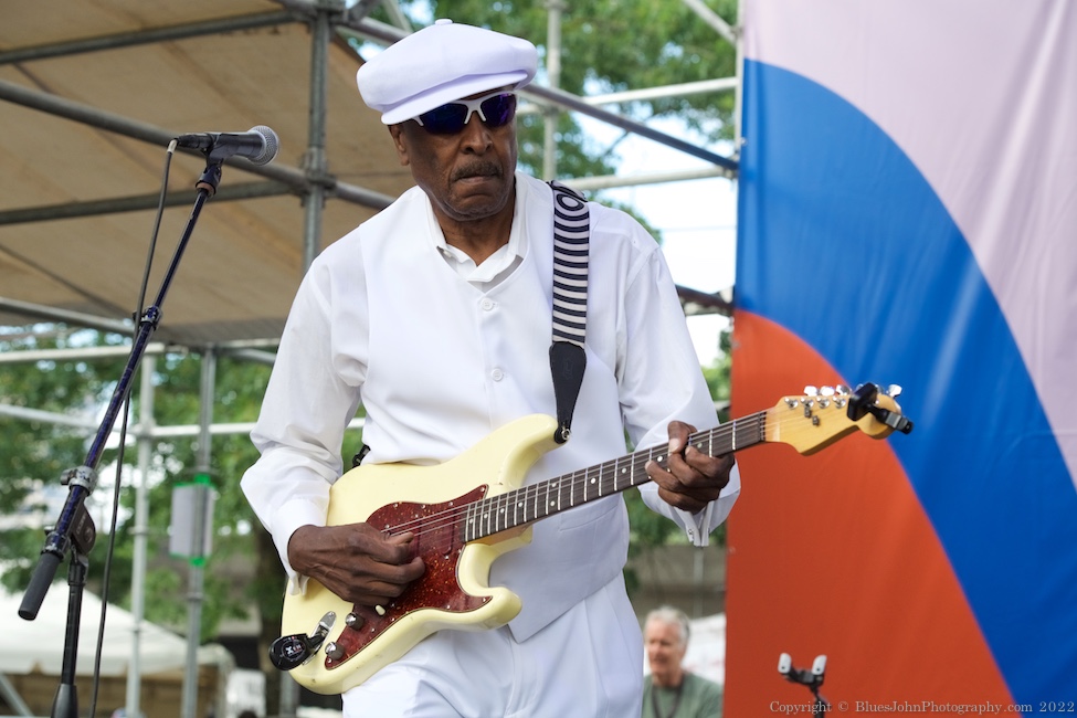 Lady A, Tom McCall Waterfront Park, photo by John Alcala
