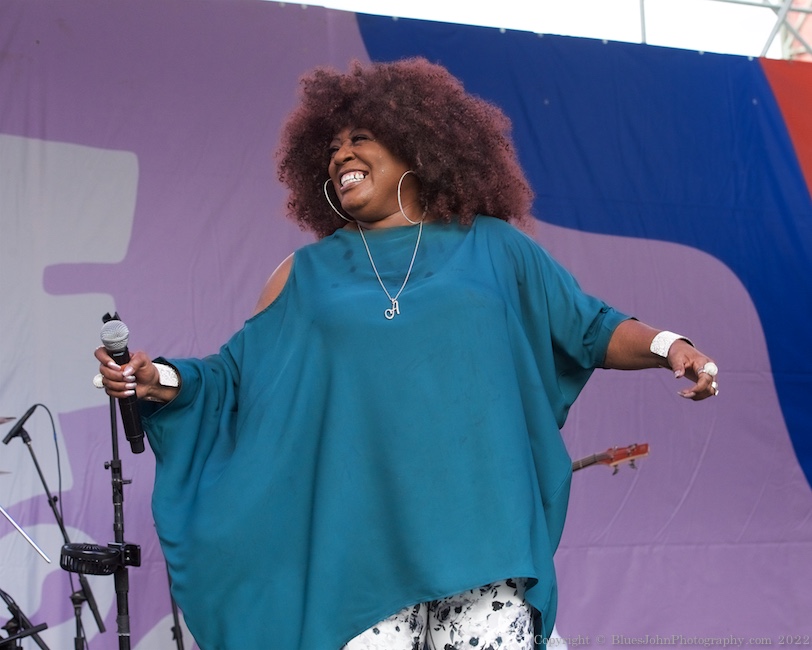Lady A, Tom McCall Waterfront Park, photo by John Alcala