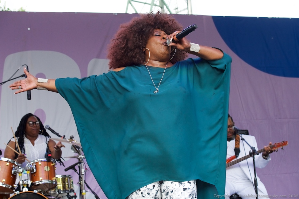 Lady A, Tom McCall Waterfront Park, photo by John Alcala