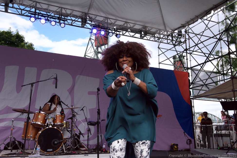 Lady A, Tom McCall Waterfront Park, photo by John Alcala