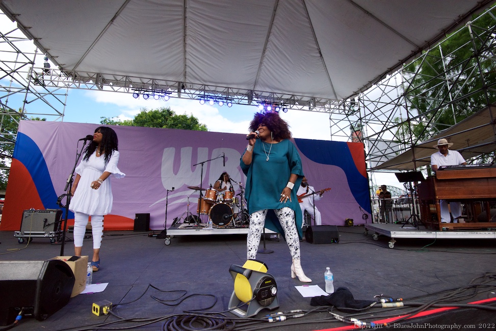 Lady A, Tom McCall Waterfront Park, photo by John Alcala