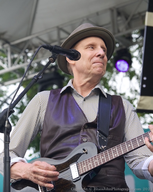 John Bunzow, Tom McCall Waterfront Park, photo by John Alcala