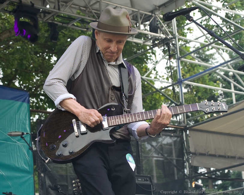John Bunzow, Tom McCall Waterfront Park, photo by John Alcala