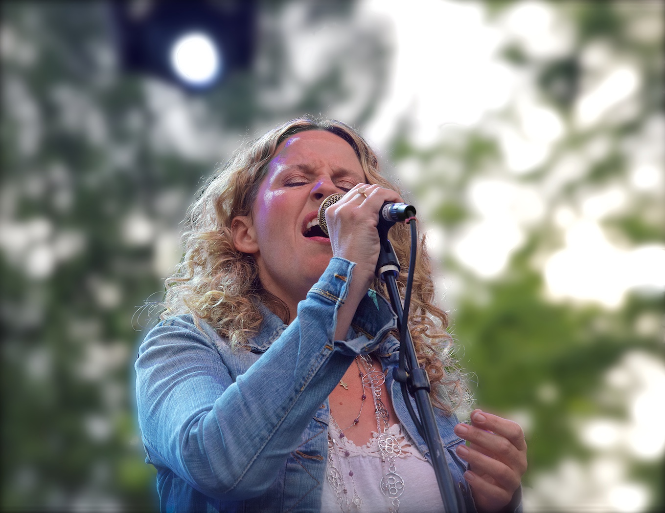 Amy Helm, Oregon Zoo Amphitheatre, photo by John Alcala
