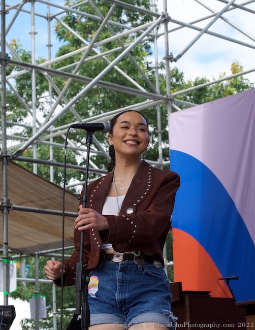 LaRhonda Steele, Tom McCall Waterfront Park, photo by John Alcala