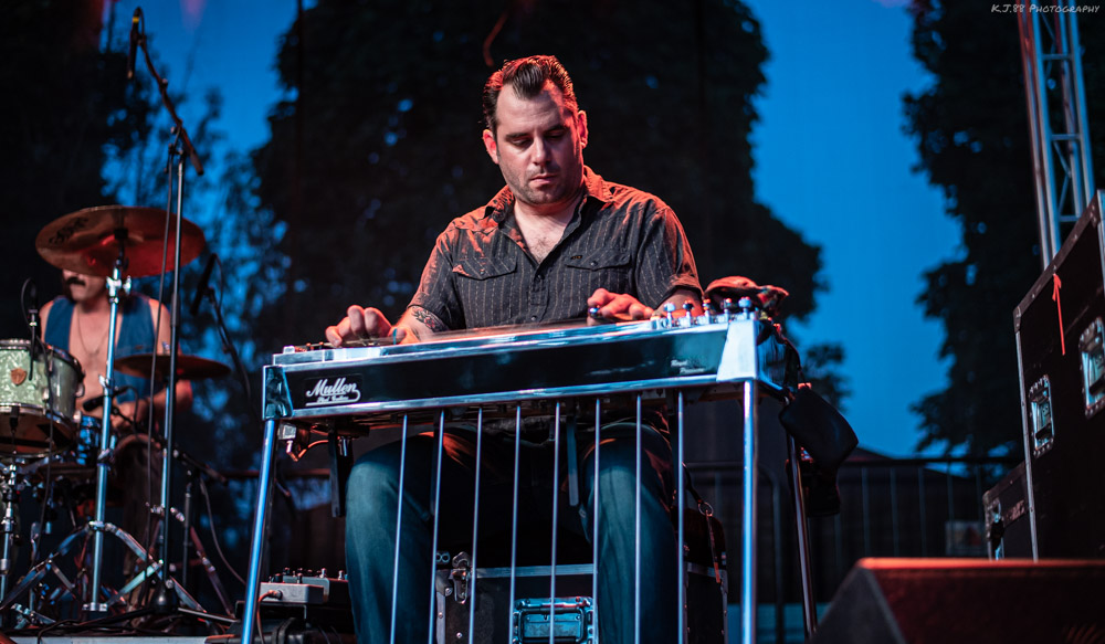 Vincent Neil Emerson, Clackamas County Fairgrounds, photo by Kevin Pettigrew