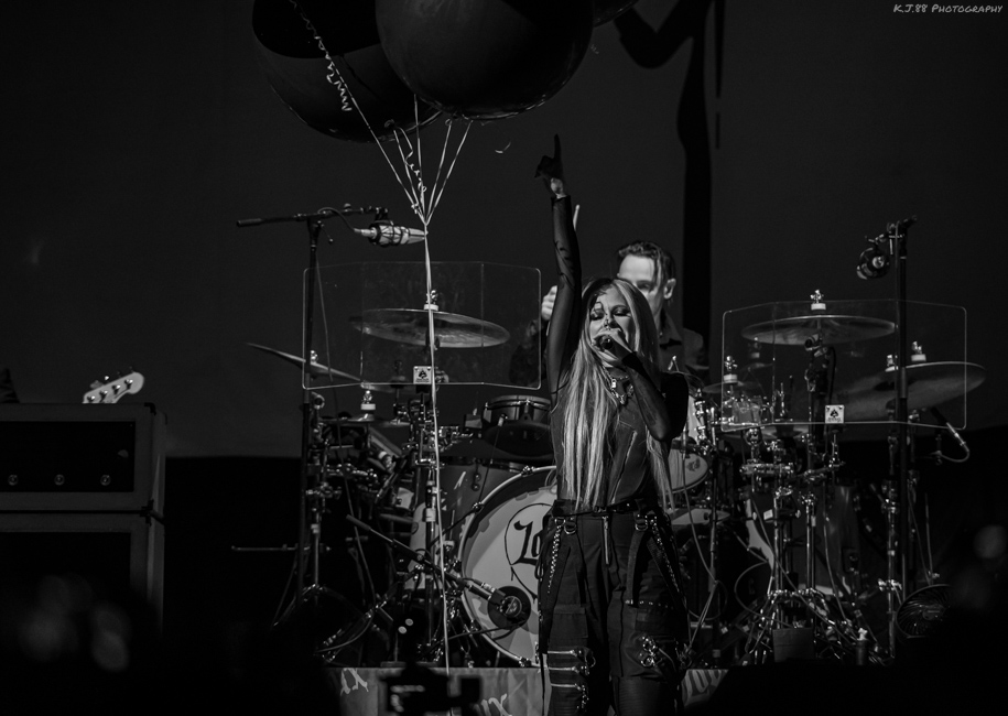 Avril Lavigne, Moda Center, photo by Kevin Pettigrew