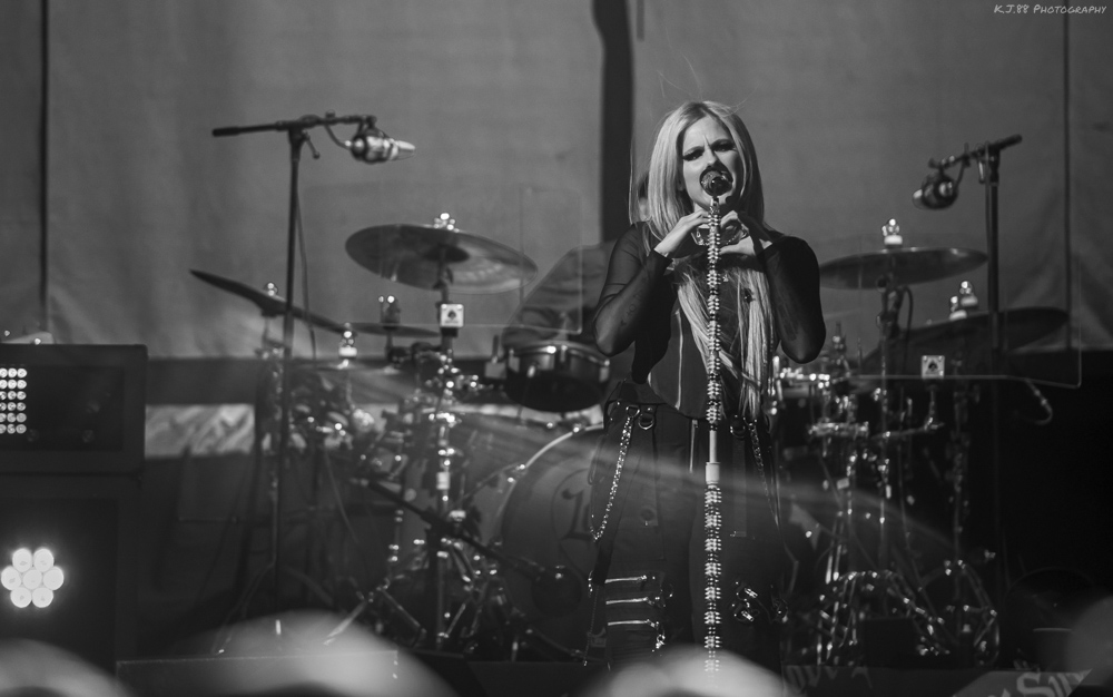 Avril Lavigne, Moda Center, photo by Kevin Pettigrew