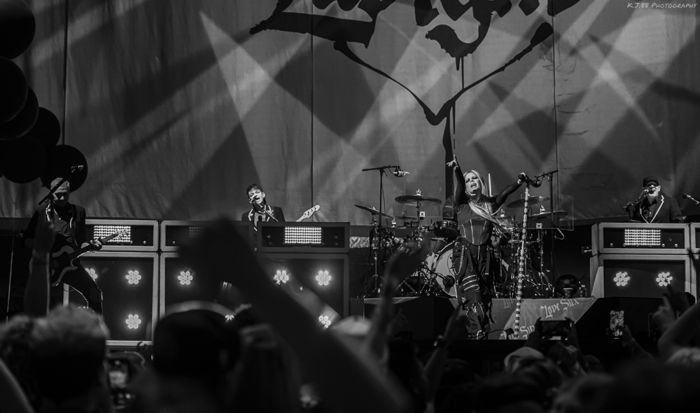 Avril Lavigne, Moda Center, photo by Kevin Pettigrew