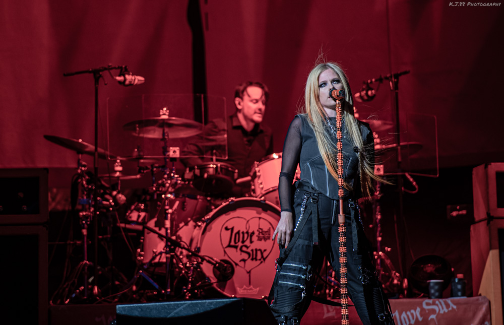 Avril Lavigne, Moda Center, photo by Kevin Pettigrew