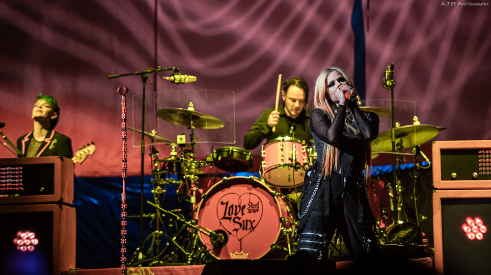 Avril Lavigne, Moda Center, photo by Kevin Pettigrew