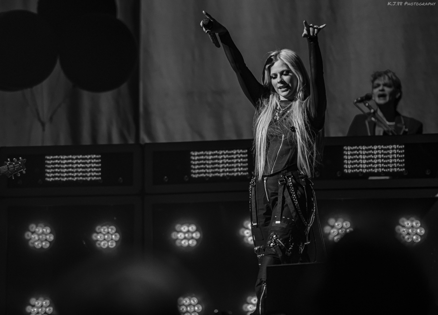 Avril Lavigne, Moda Center, photo by Kevin Pettigrew