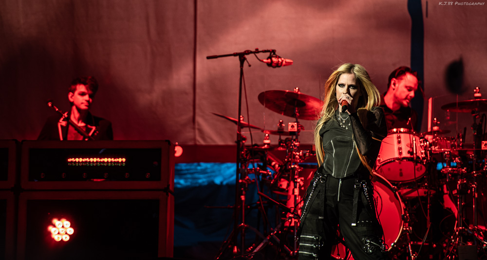 Avril Lavigne, Moda Center, photo by Kevin Pettigrew