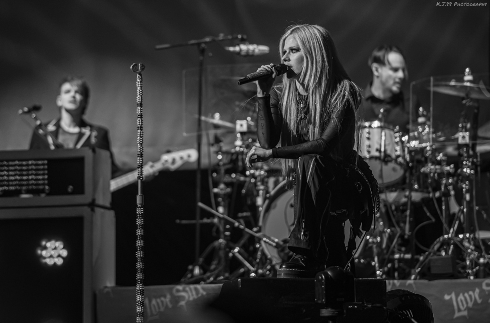 Avril Lavigne, Moda Center, photo by Kevin Pettigrew