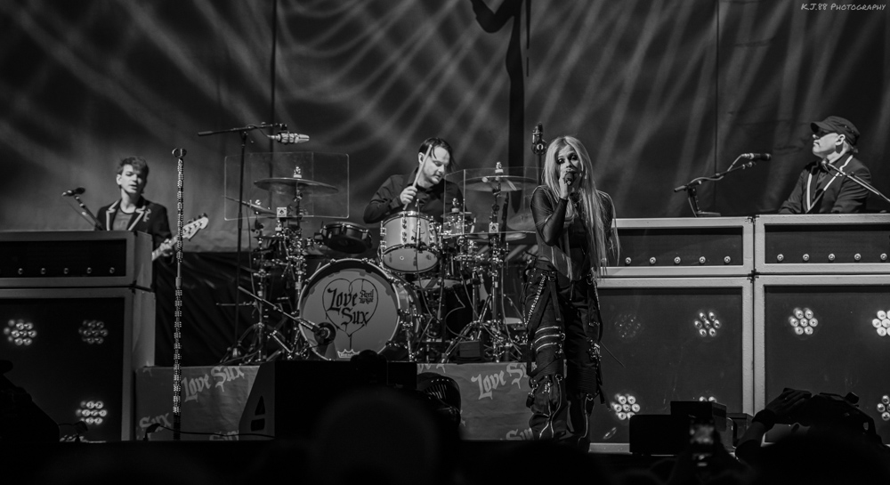 Avril Lavigne, Moda Center, photo by Kevin Pettigrew