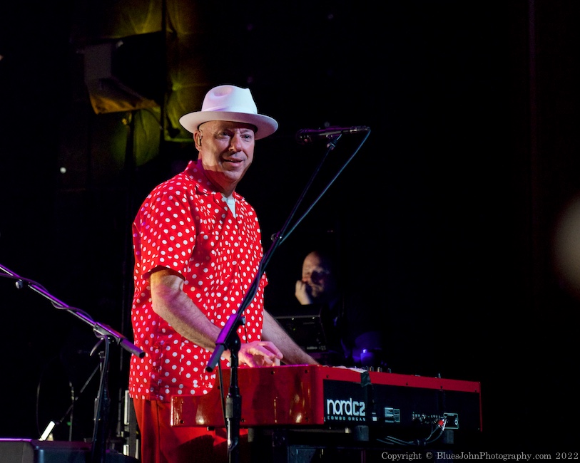 The Mavericks, Revolution Hall, photo by John Alcala