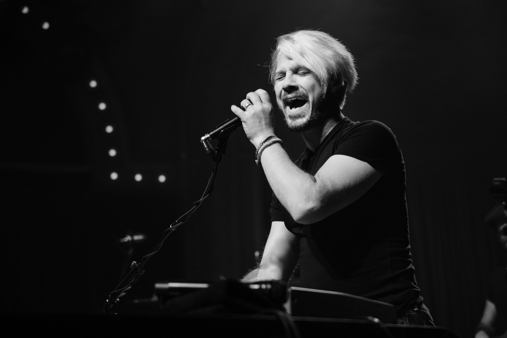 Hanson, Crystal Ballroom, photo by Kai Hayashi