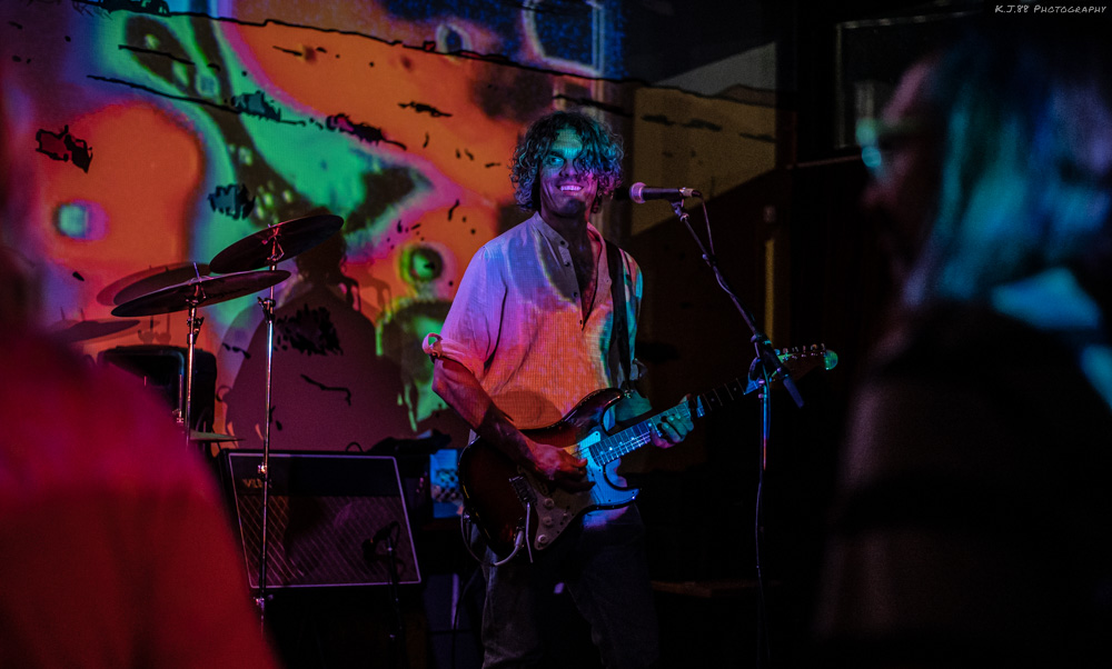 Head the Hive, Bunk Bar, photo by Kevin Pettigrew