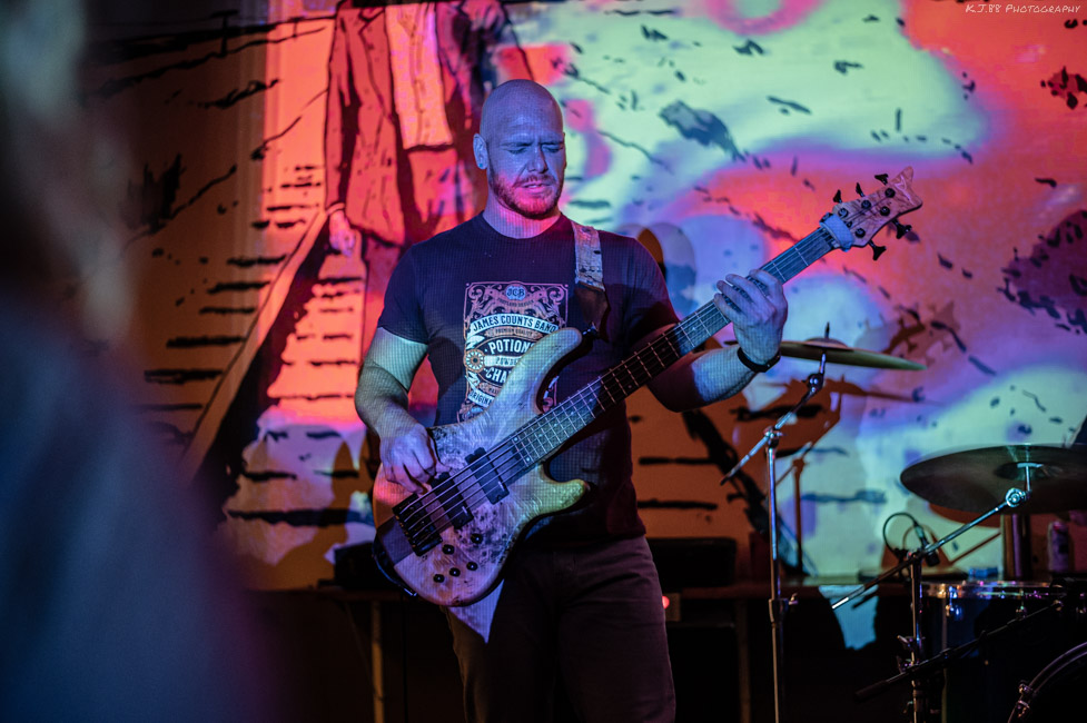 Head the Hive, Bunk Bar, photo by Kevin Pettigrew