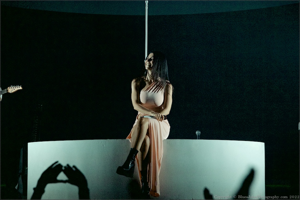 Marina, Moda Center, photo by John Alcala