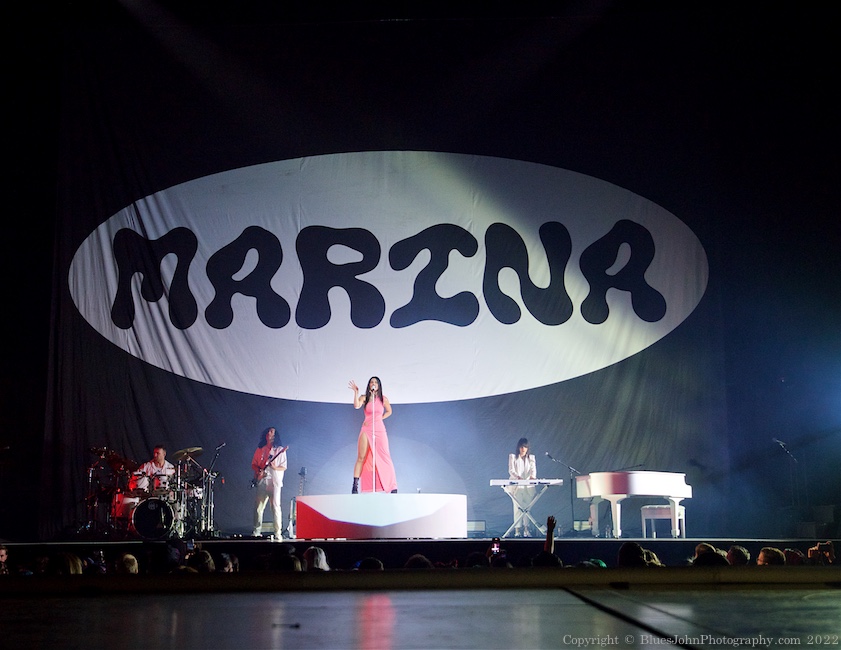 Marina, Moda Center, photo by John Alcala