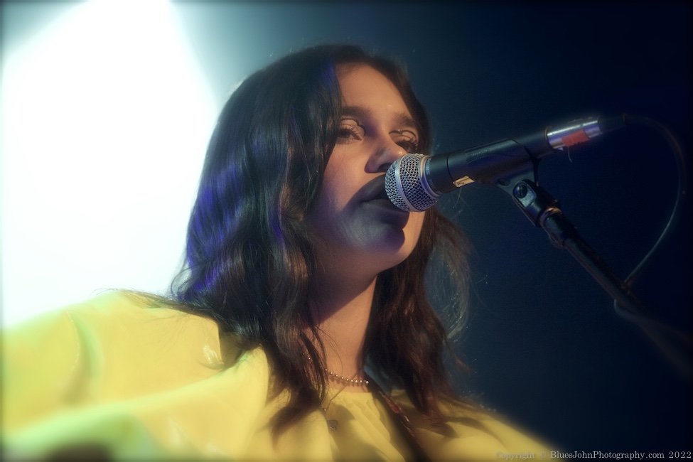 Juliana Madrid, Roseland Theater, photo by John Alcala