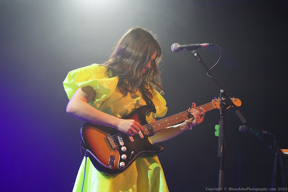 Juliana Madrid, Roseland Theater, photo by John Alcala