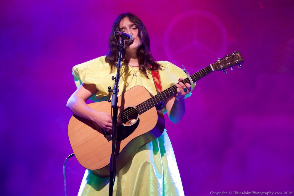 Juliana Madrid, Roseland Theater, photo by John Alcala