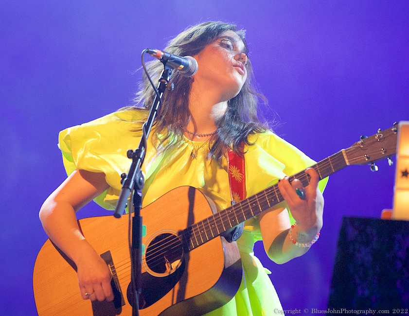 Juliana Madrid, Roseland Theater, photo by John Alcala
